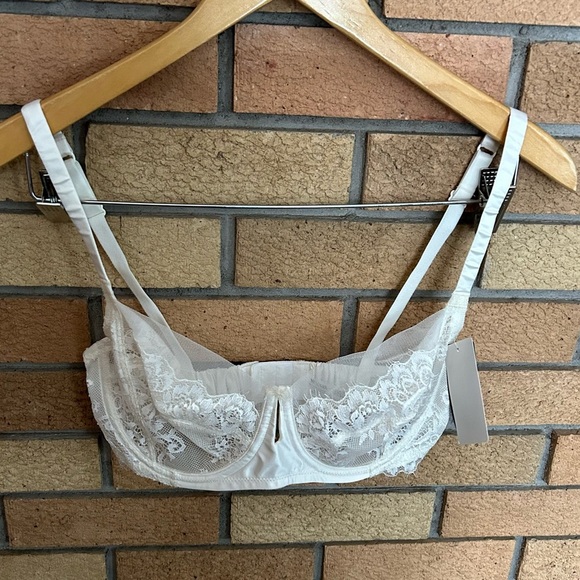 NWT Wacoal Center Stage Underwire Unlined Bra White Lace Mesh 855323 Size 32D - Picture 3 of 6